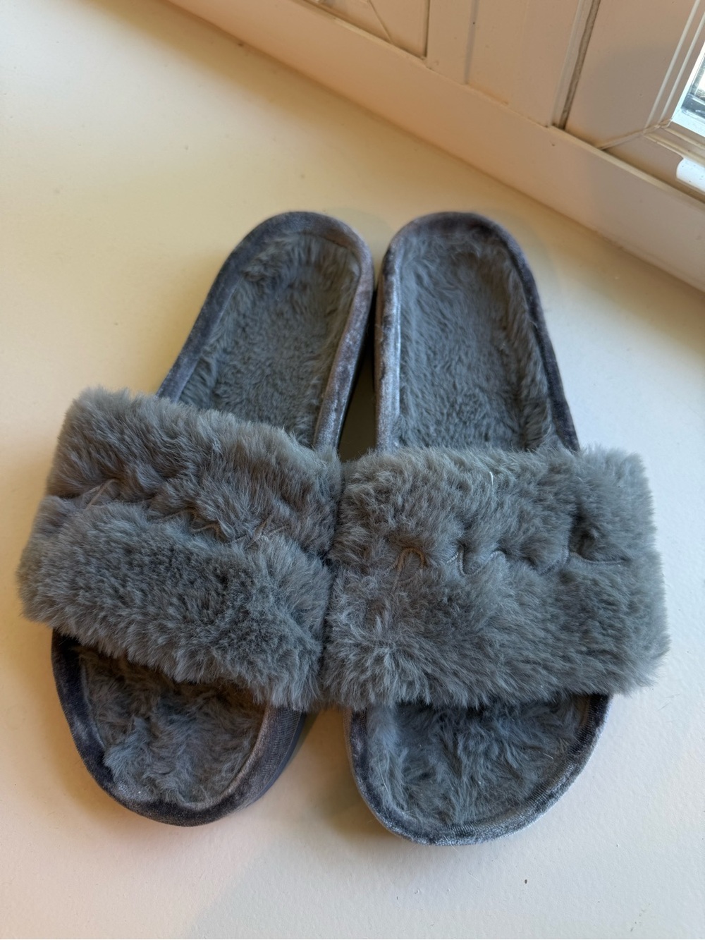 Pink Victorias Secret Plush Faux Fur Slide - Gray